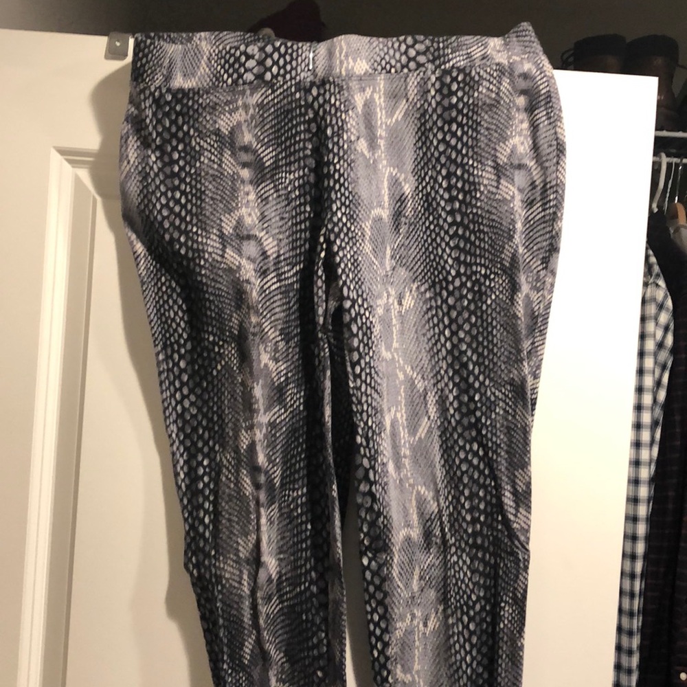 Women’s snake print leggings
